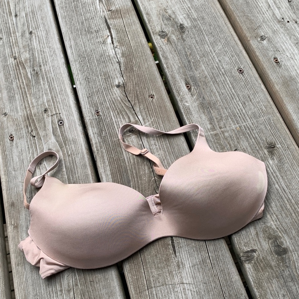 Neutral wireless bra